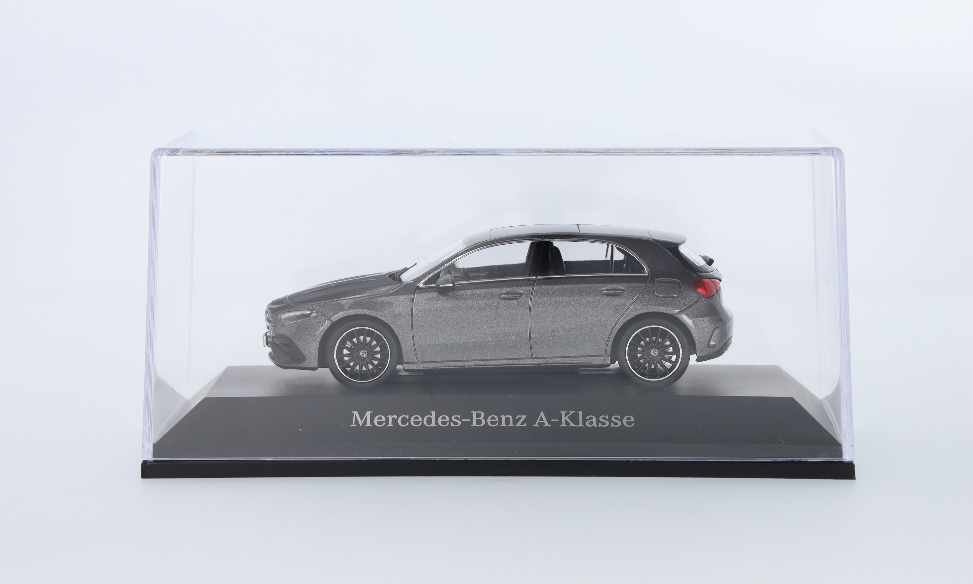 A-Klasse, Kompaktlimousine, AMG Line, W177 mountaingrau, Minimax, 1:43