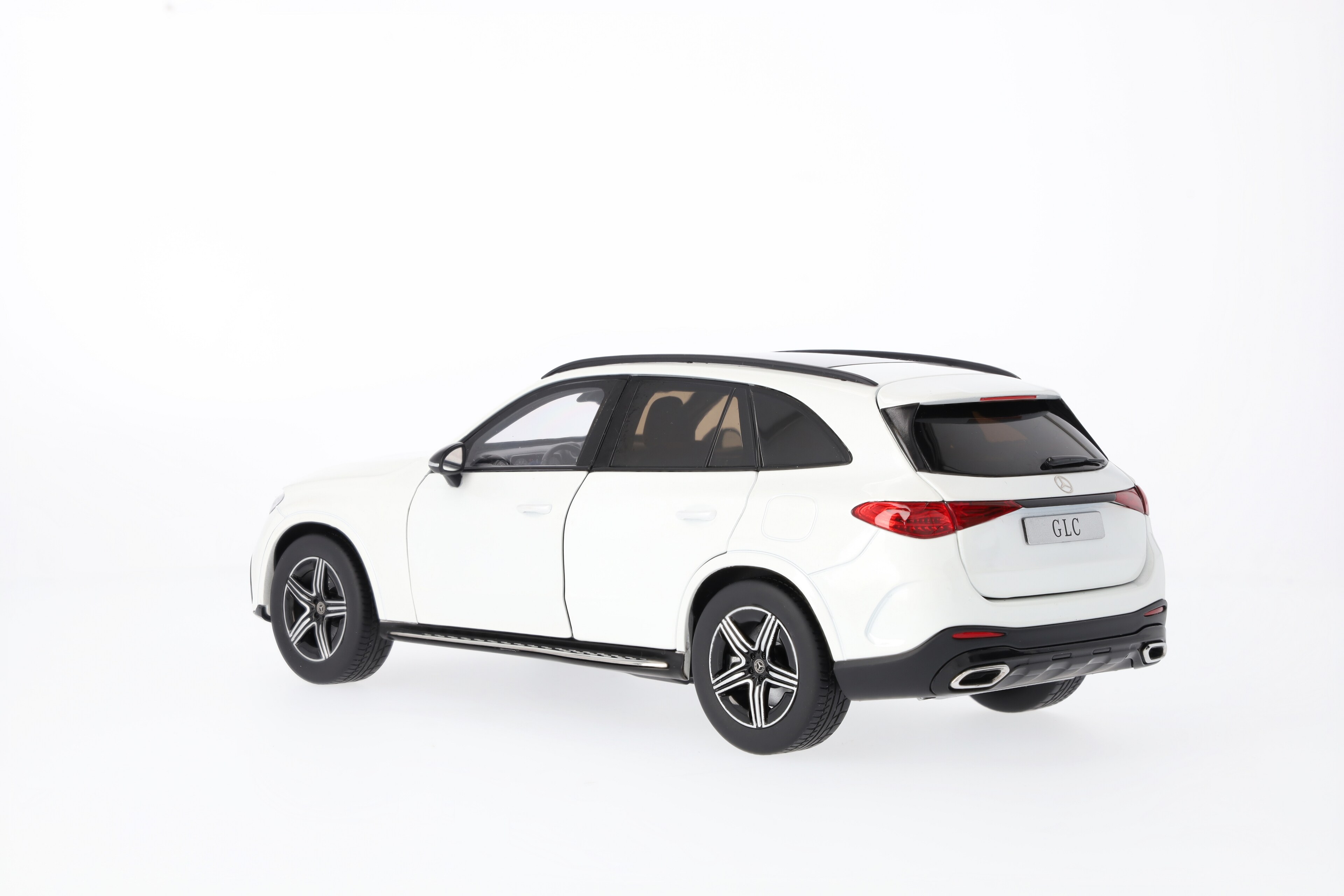 Mercedes-Benz - GLC, AMG Line, X254 MANUFAKTUR opalithweiß bright, 1:18