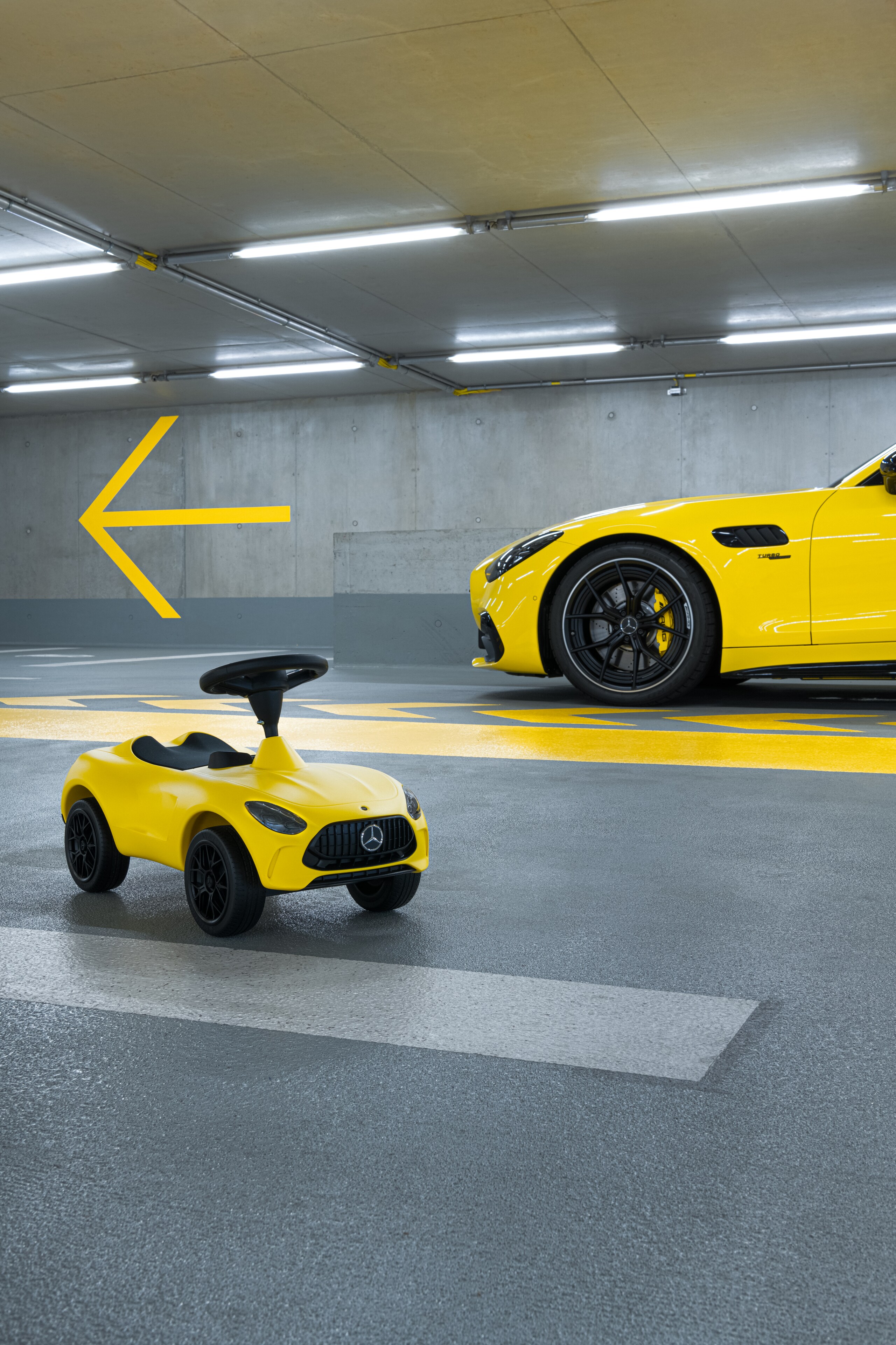 Mercedes-Benz - Kinderrutscher Bobby-AMG GT, sonnengelb, BIG