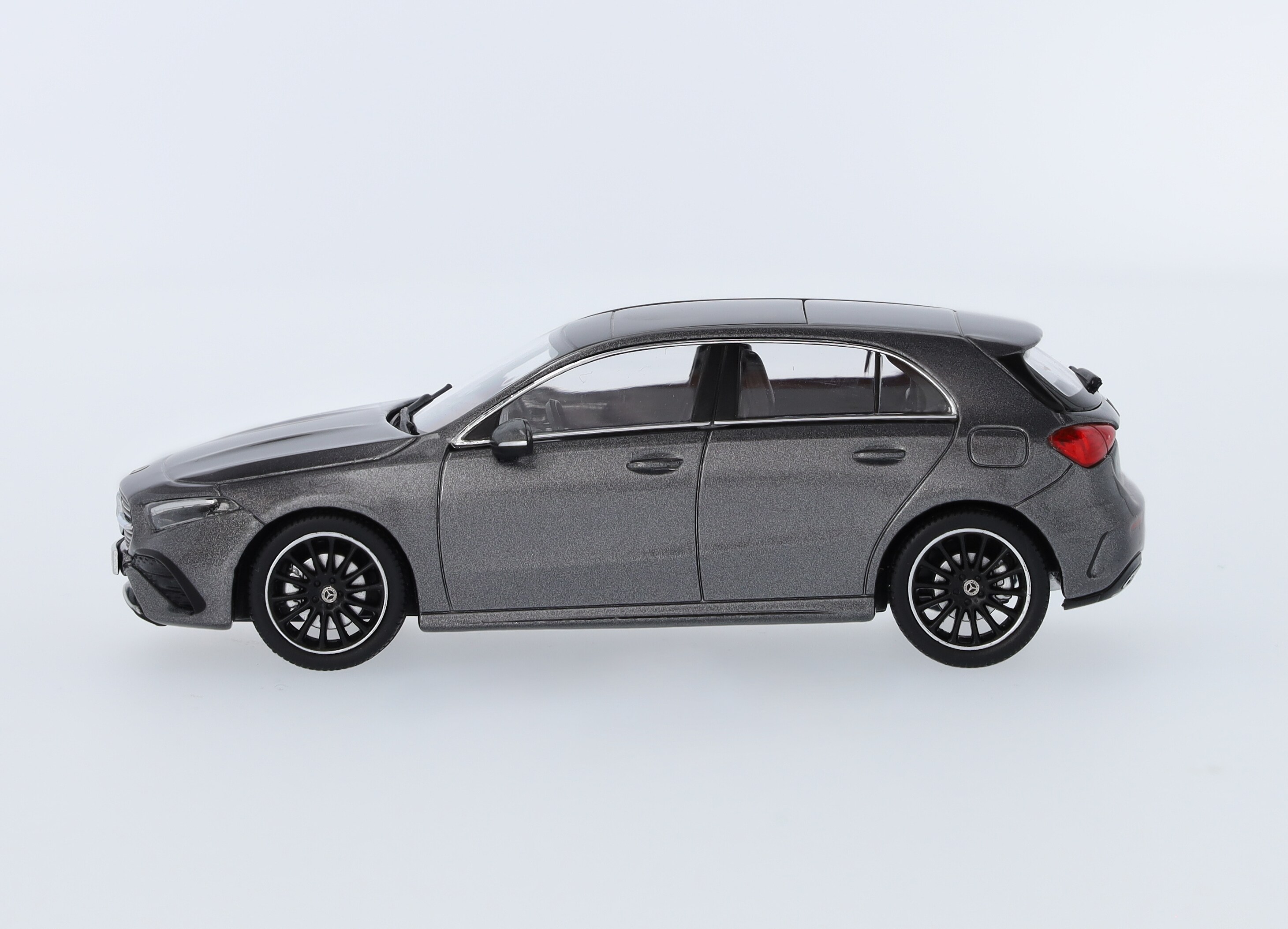 A-Klasse, Kompaktlimousine, AMG Line, W177 mountaingrau, Minimax, 1:43