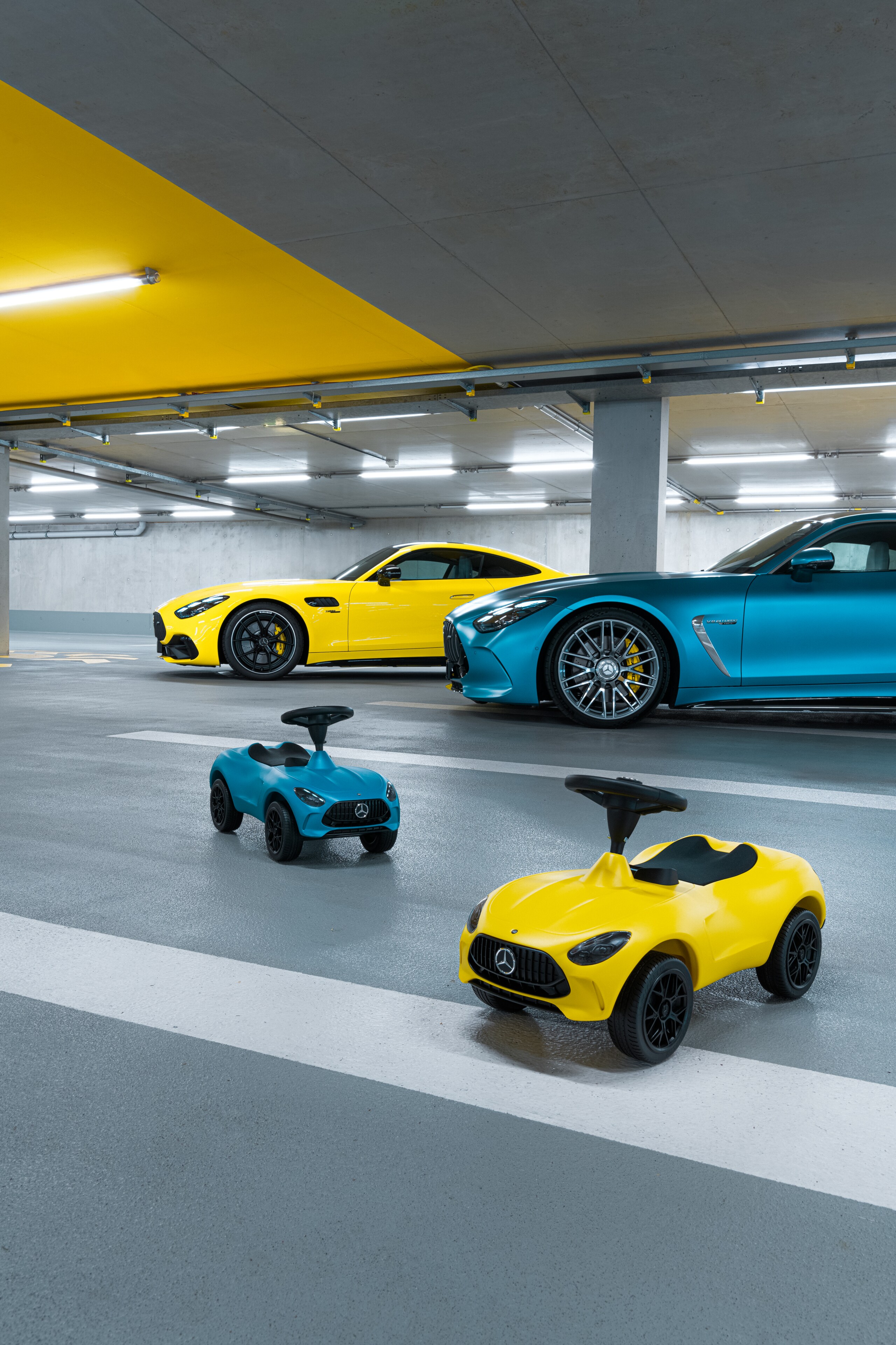 Mercedes-Benz - Kinderrutscher Bobby-AMG GT, sonnengelb, BIG