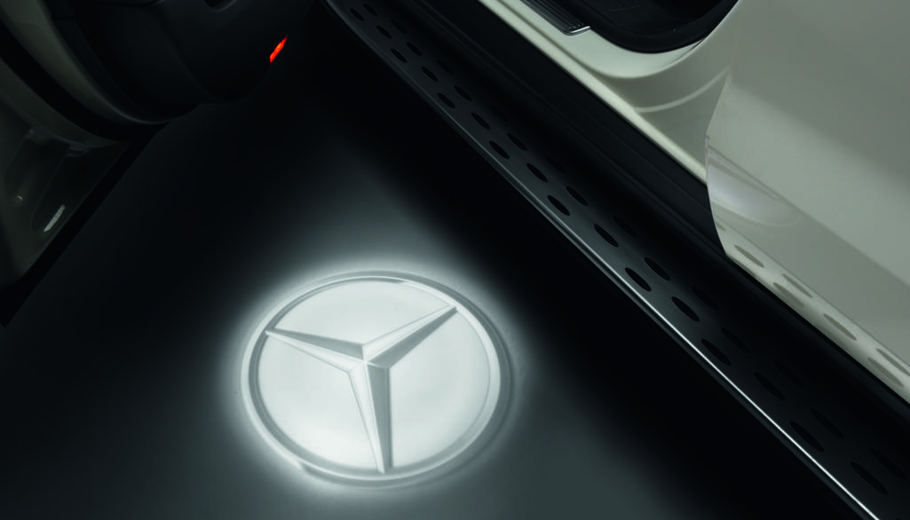 Mercedes-Benz - EINBAUSATZ PROJEKTOR Teilenummer A2058206403 A2058206403