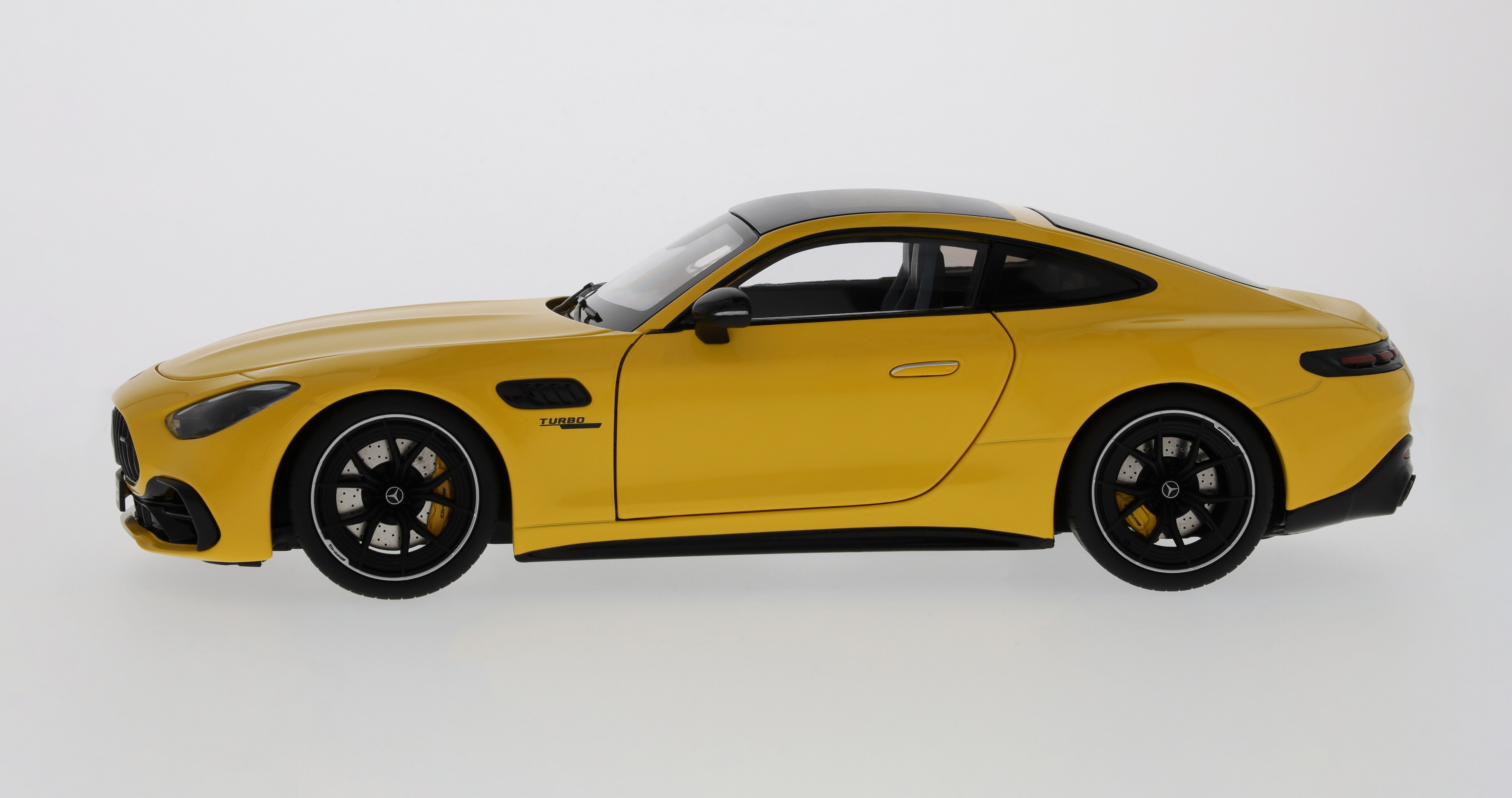 Mercedes-Benz - Mercedes-AMG GT 43 sonnengelb, 1:18