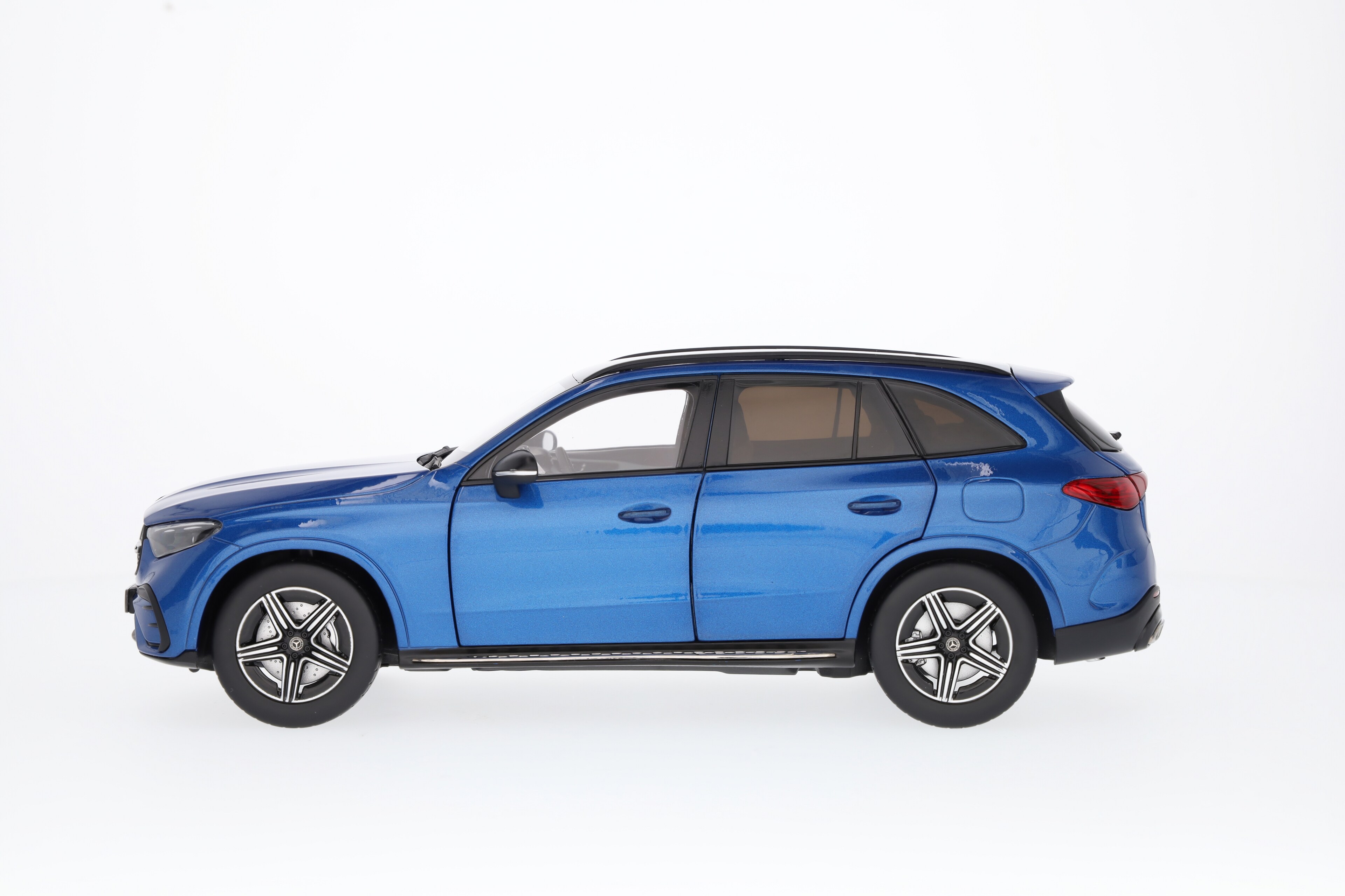 Mercedes-Benz - GLC, AMG Line, X254 spektralblau, 1:18