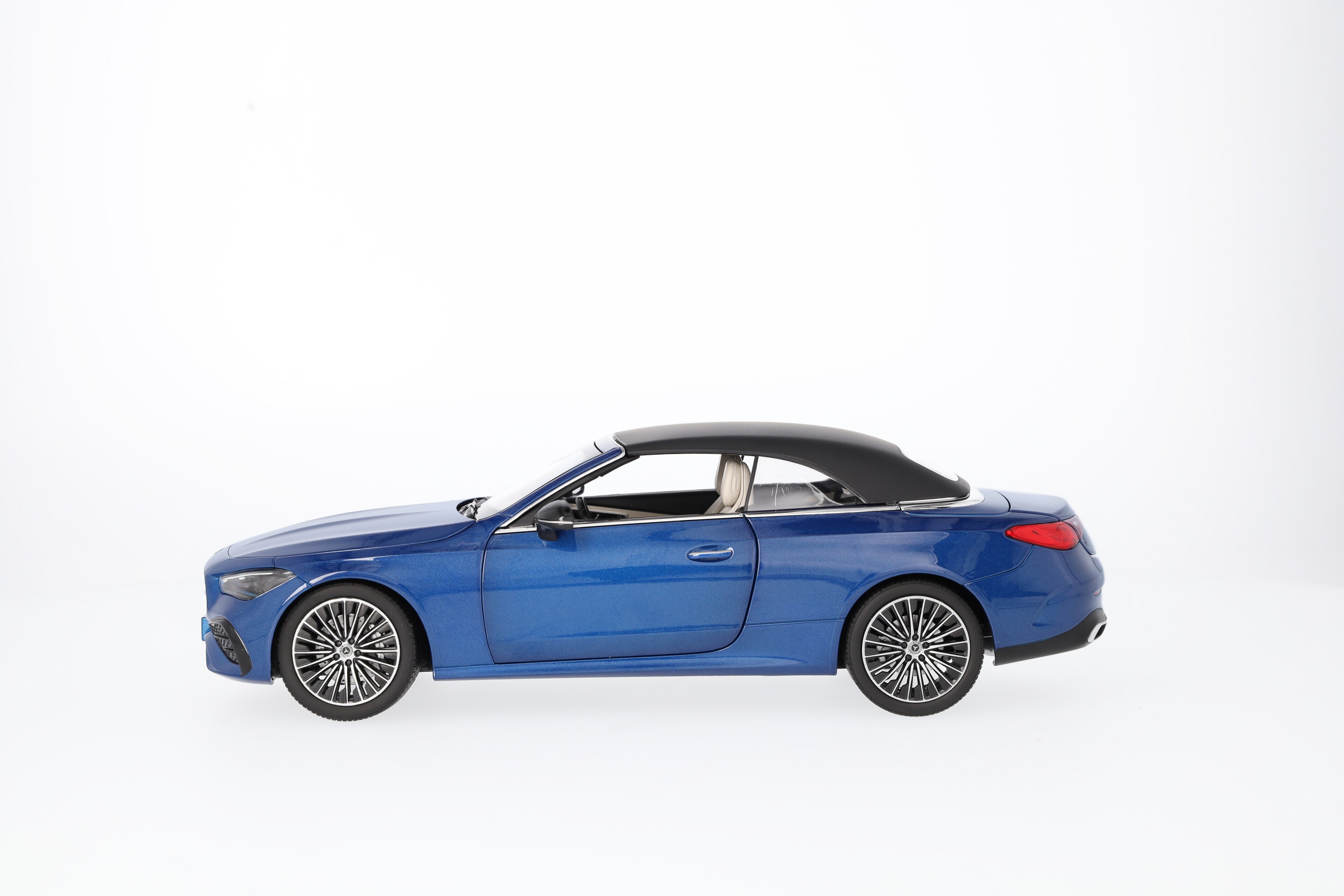 Mercedes-Benz - CLE Cabriolet, AMG Line, A236 spektralblau, 1:18