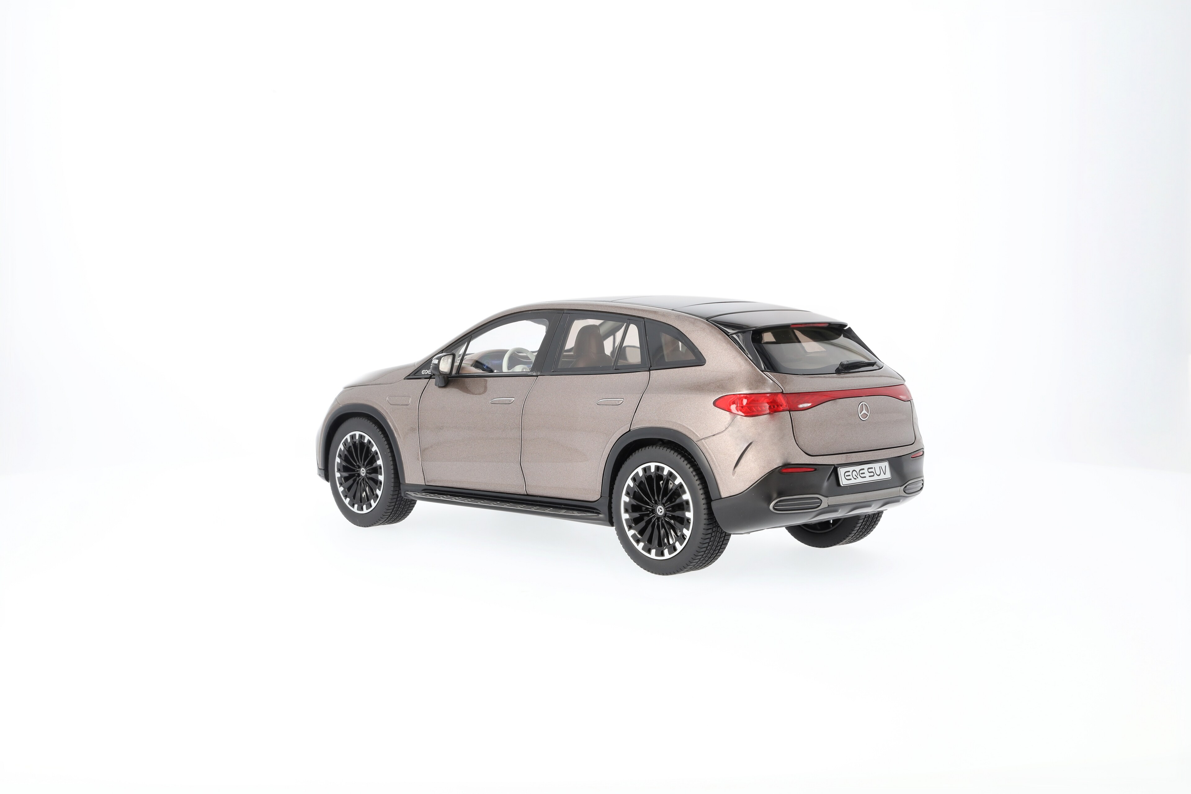 EQE SUV, AMG Line, X294 samtbraun, NZG, 1:18