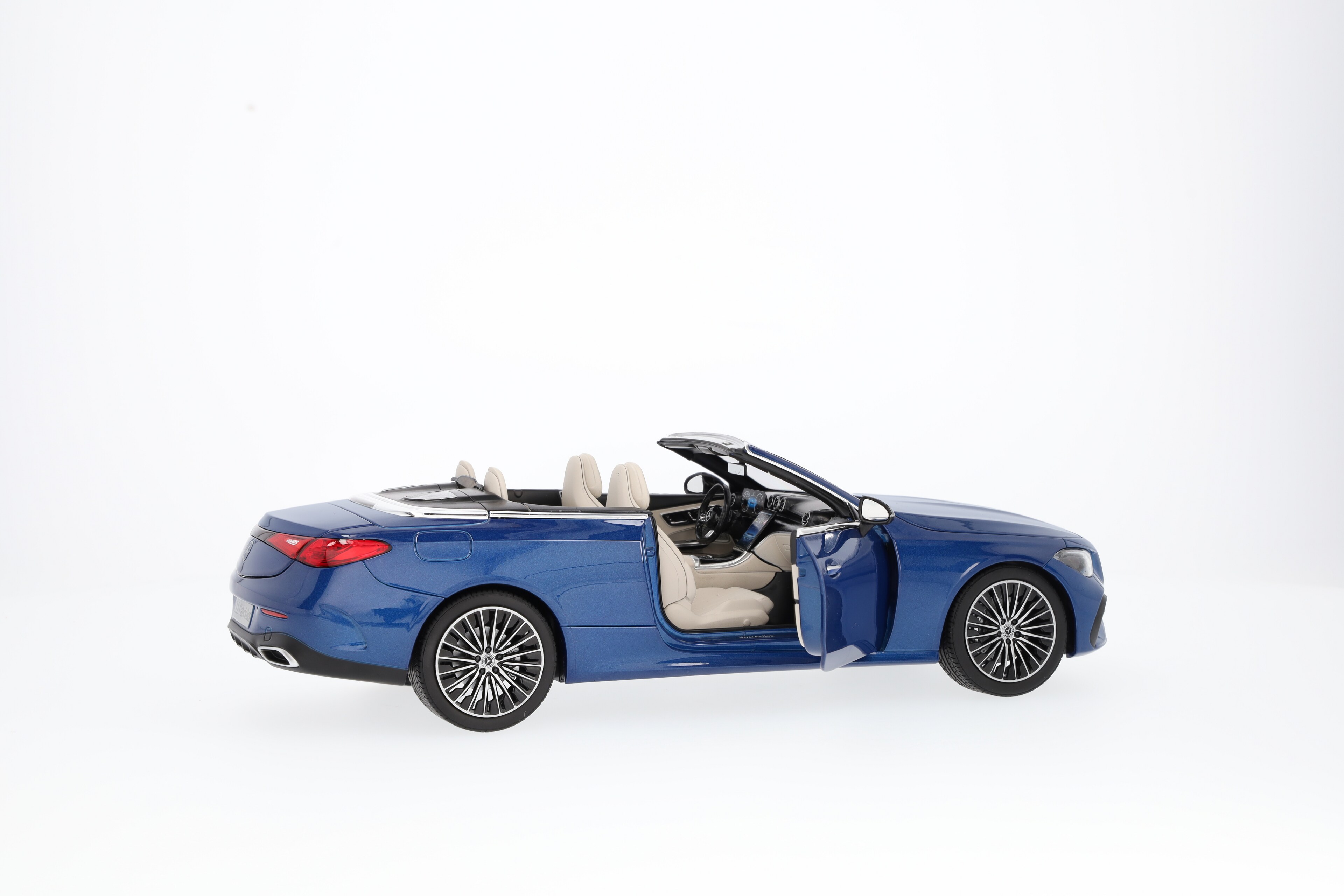 Mercedes-Benz - CLE Cabriolet, AMG Line, A236 spektralblau, 1:18