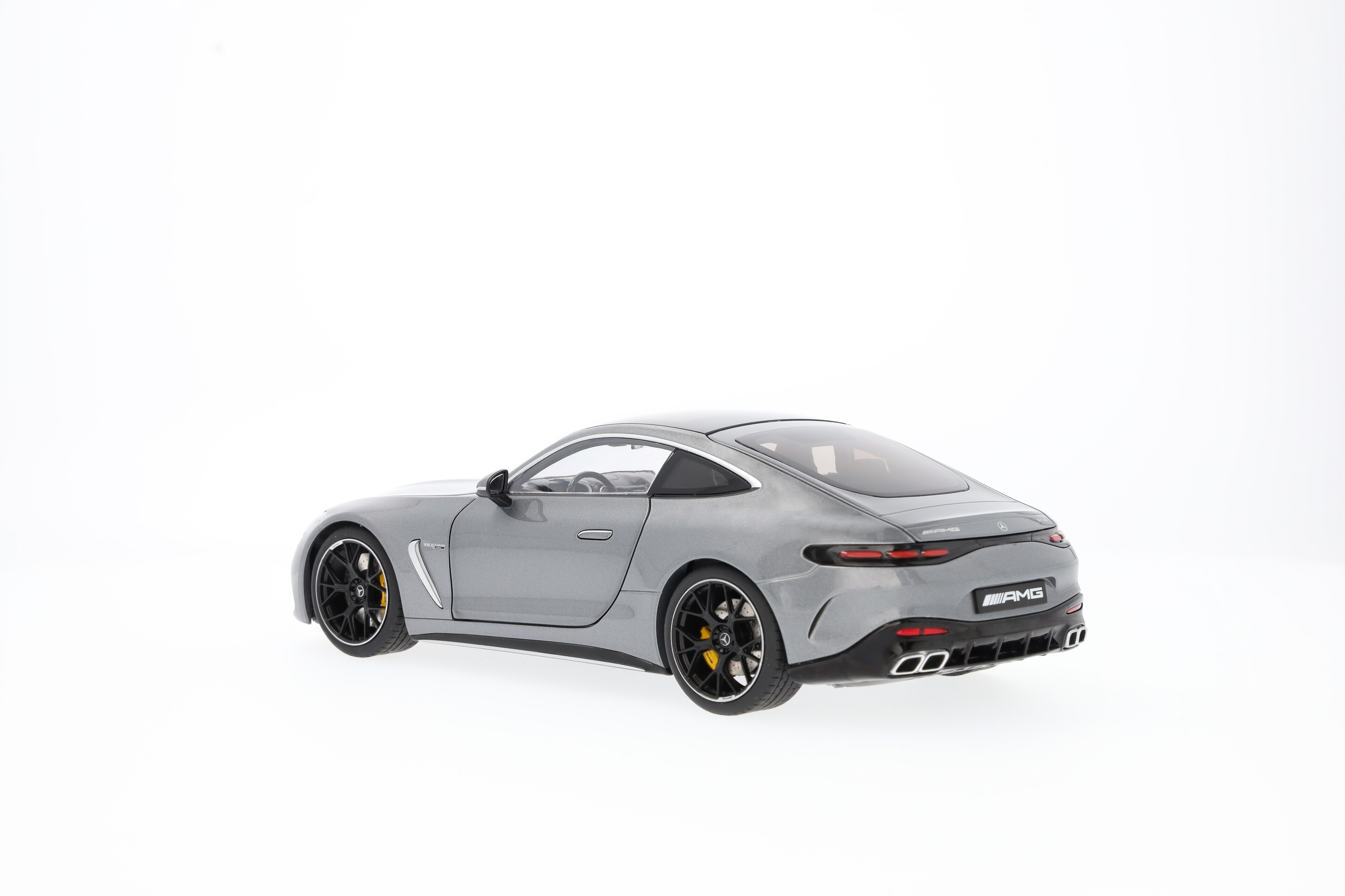 Mercedes-AMG GT 63, C192 selenitgrau, 1:18