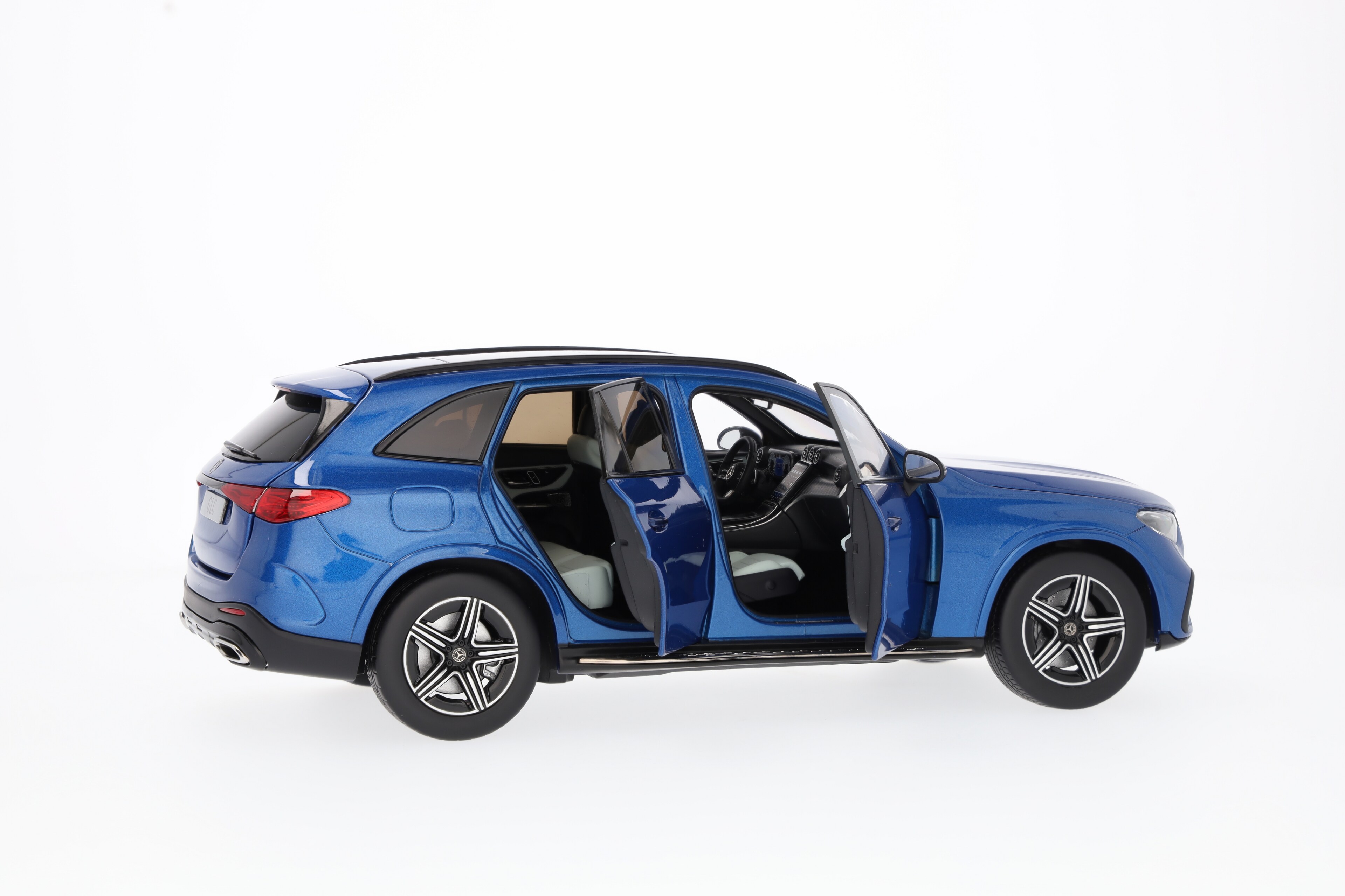 Mercedes-Benz - GLC, AMG Line, X254 spektralblau, 1:18
