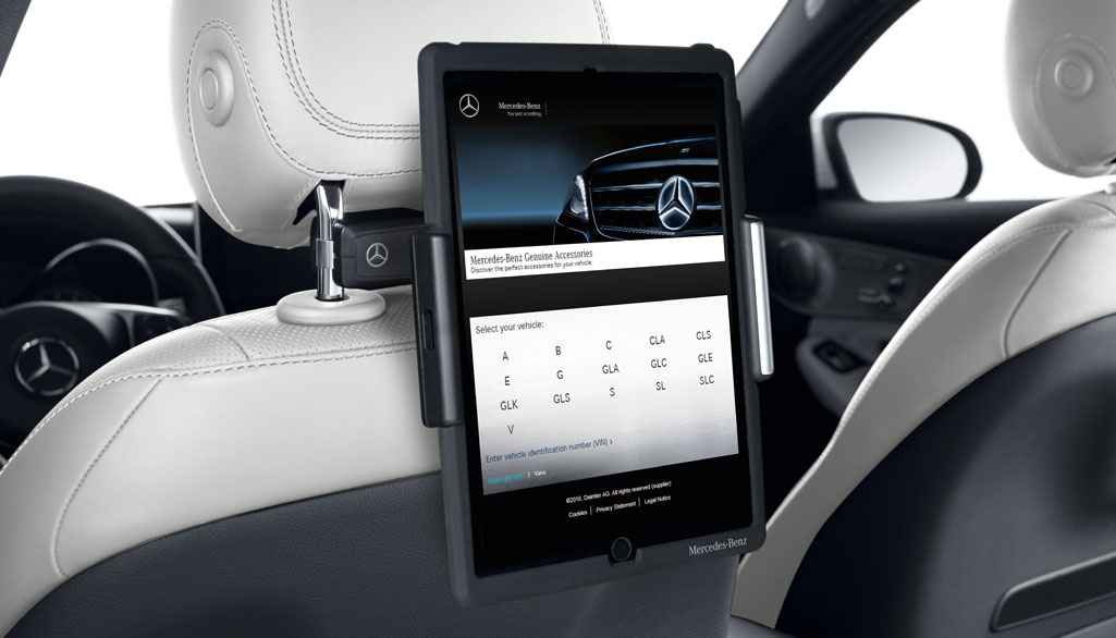 Mercedes-Benz Tablet-Halterung für die Kopfstütze mit der Teilenummer A0008272000 Mercedes-Benz Tablet-Halterung für die Kopfstütze mit der Teilenummer A0008272000