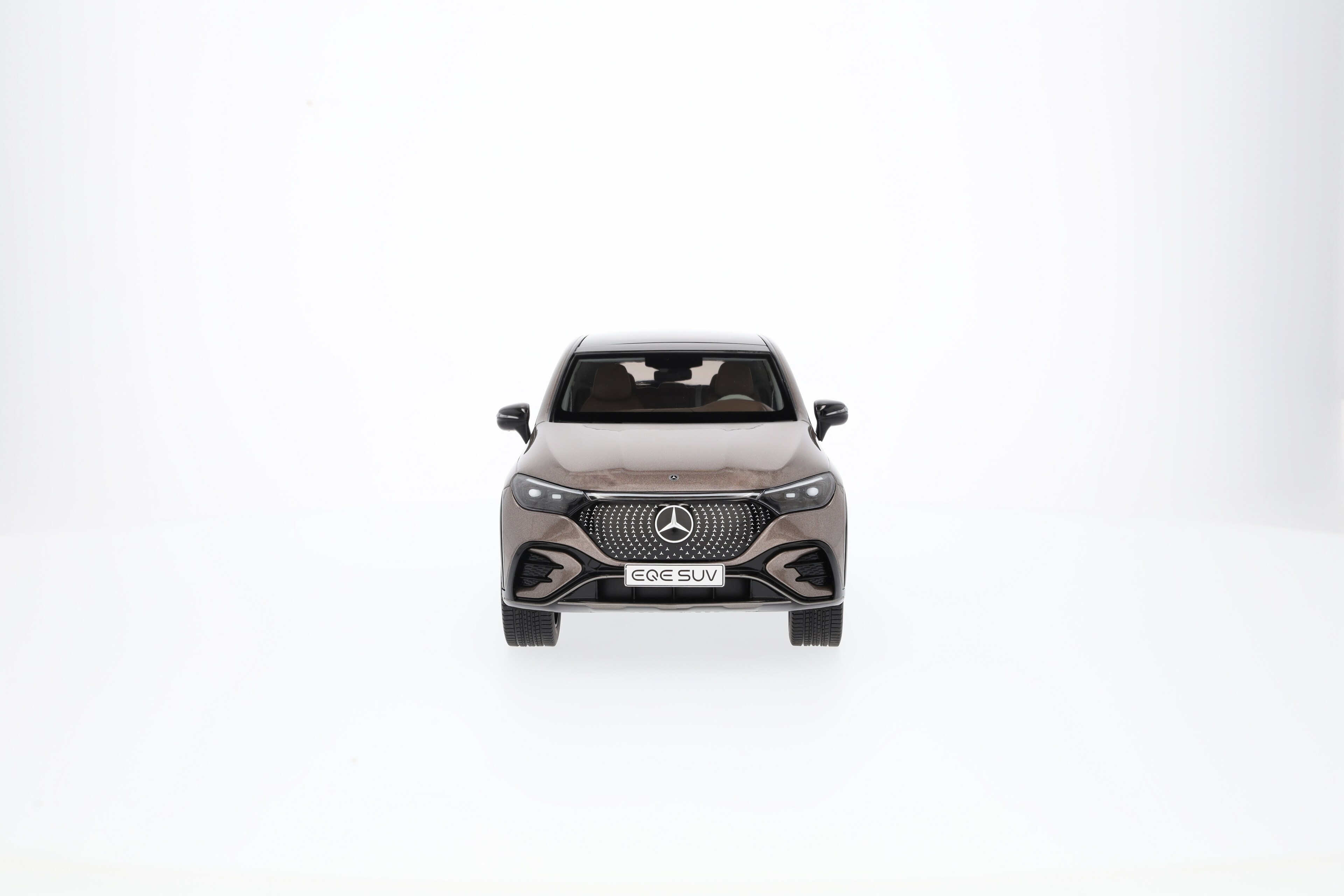 EQE SUV, AMG Line, X294 samtbraun, NZG, 1:18