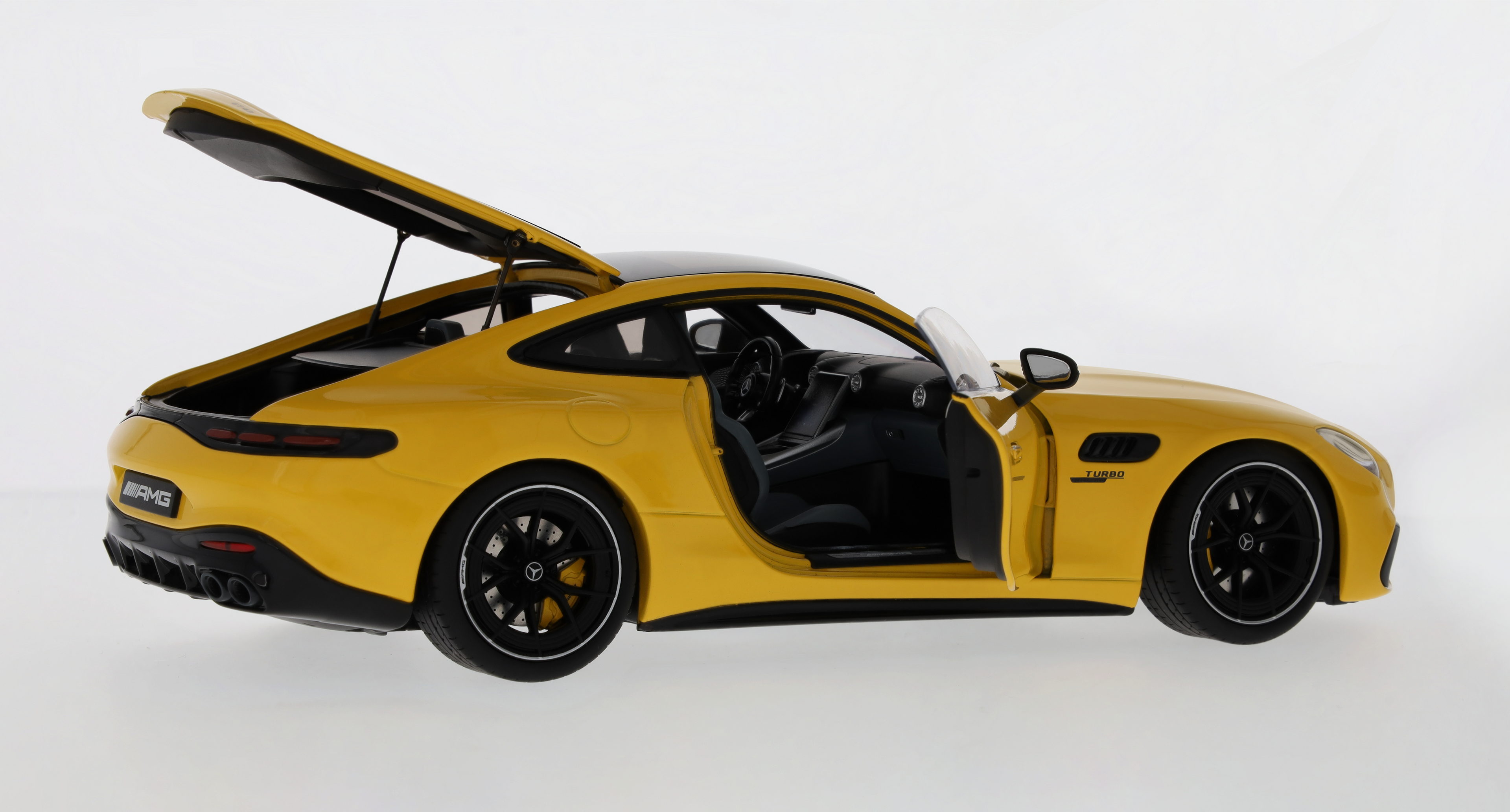 Mercedes-Benz - Mercedes-AMG GT 43 sonnengelb, 1:18