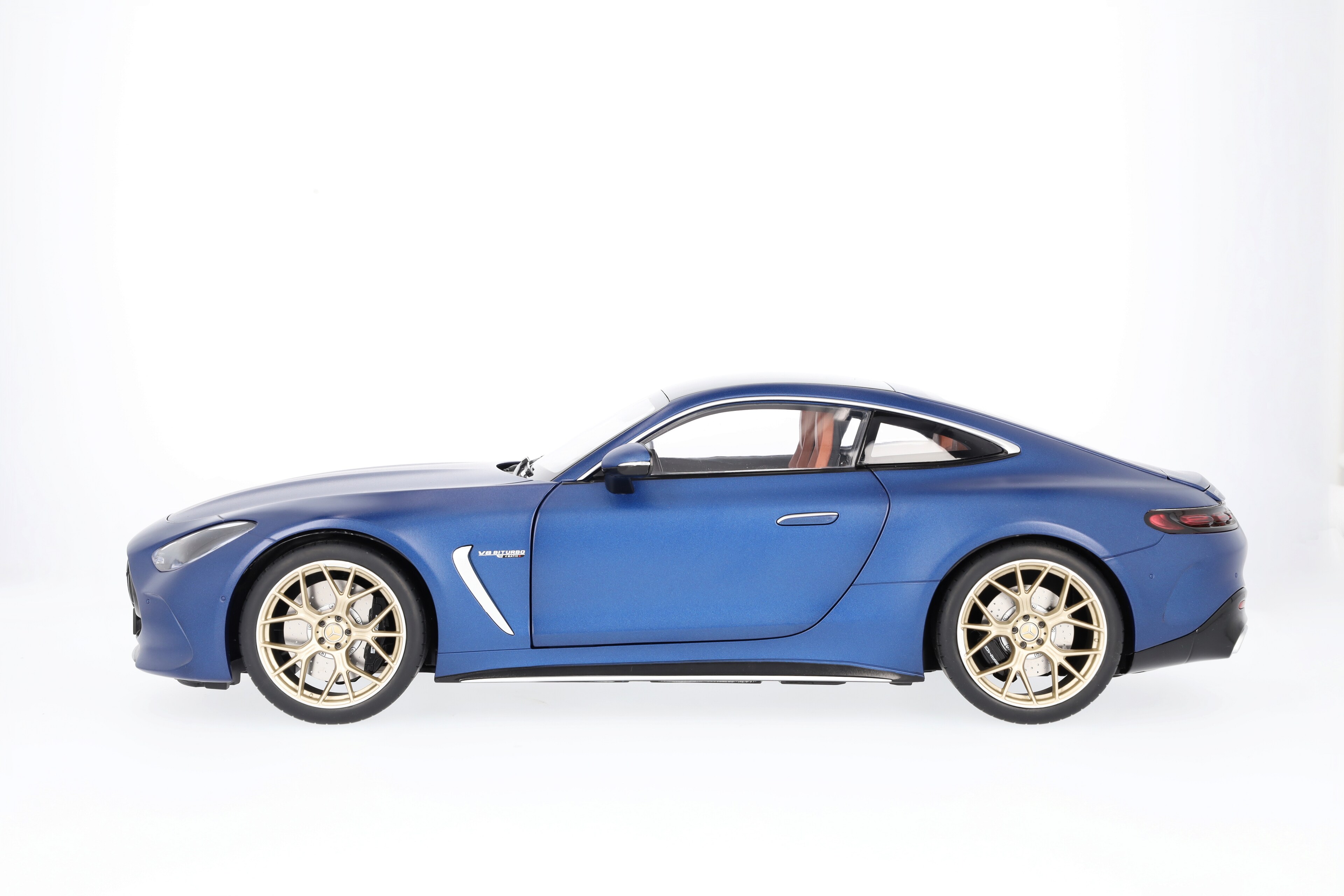 Mercedes-AMG GT 63 4MATIC+ MANUFAKTUR spektralblau magno, 1:12